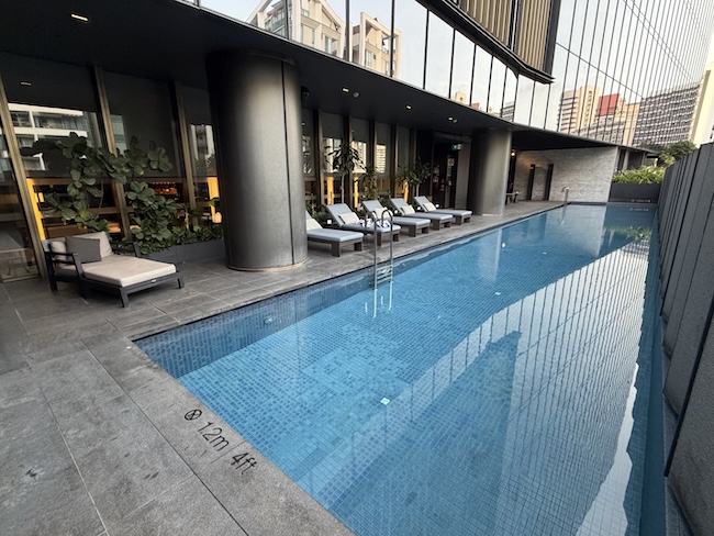 InterContinental Singapore Robertson Quay pool.